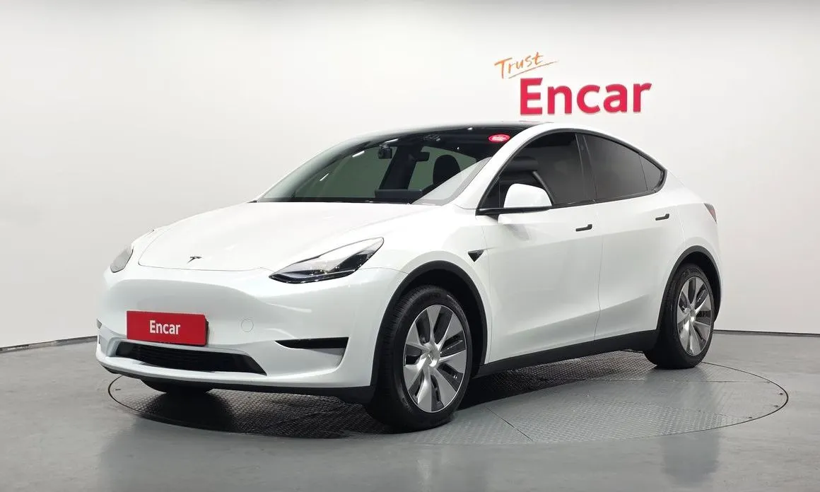 Tesla Model Y — фото 1
