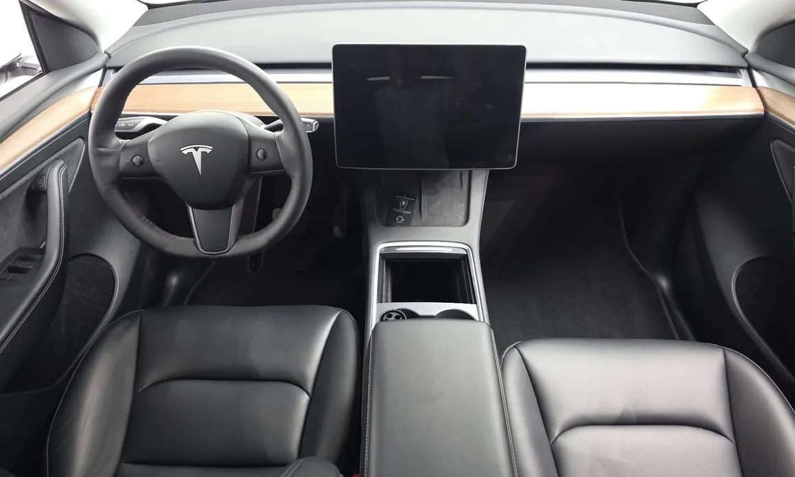 Tesla Model Y — фото 6
