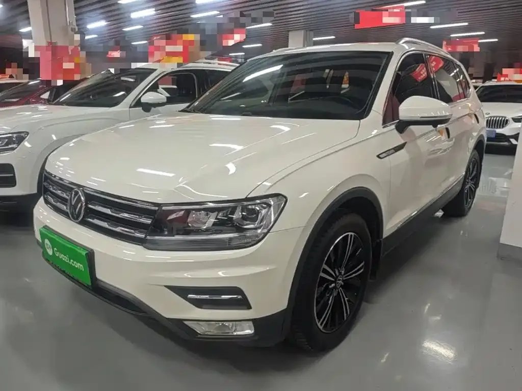 Volkswagen Tiguan L — фото 1
