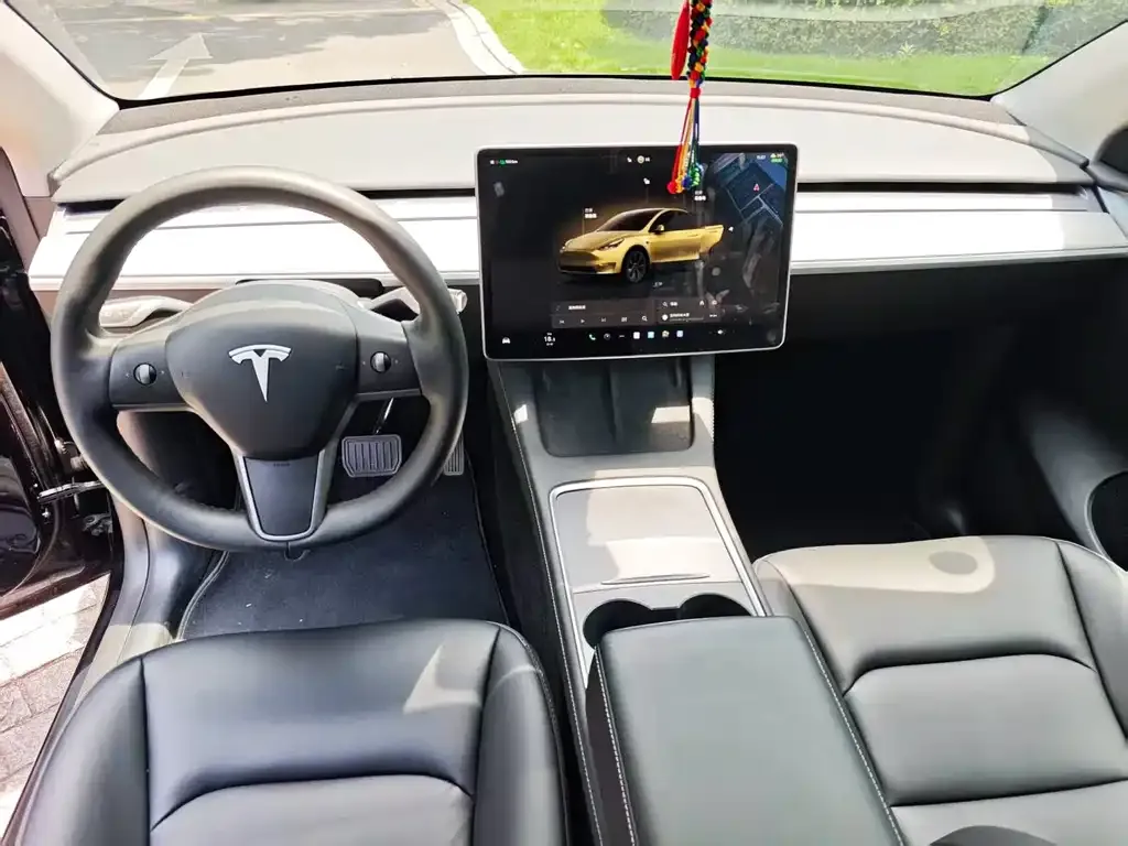Tesla Model Y — фото 3