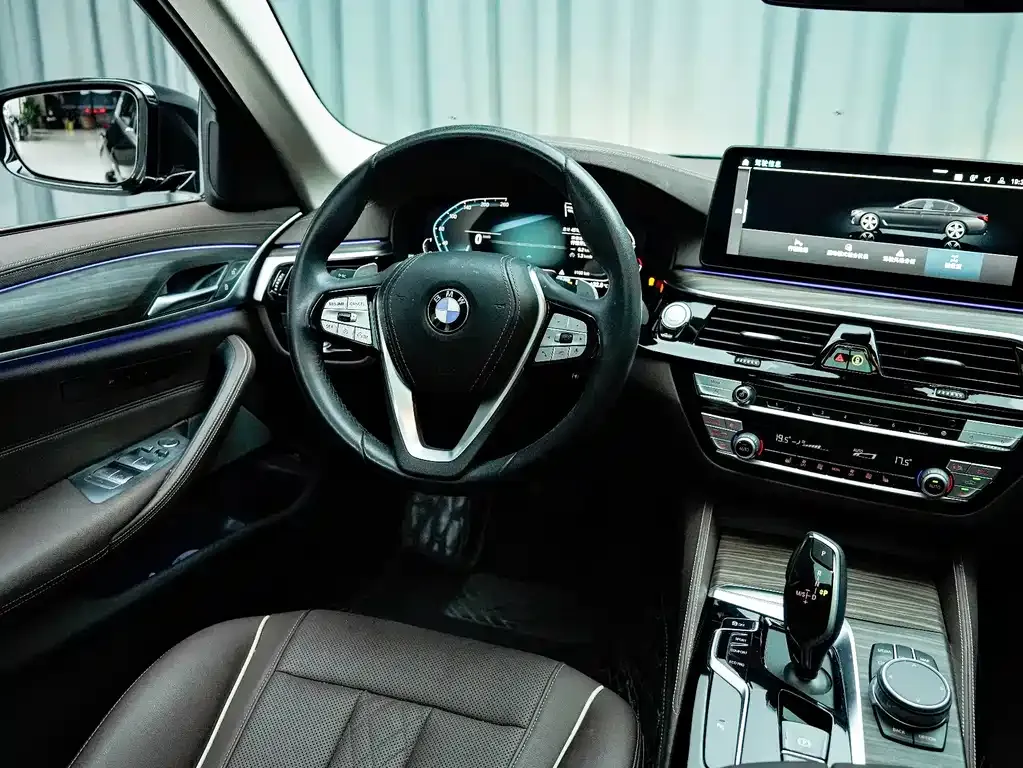 BMW 5 Series — фото 8