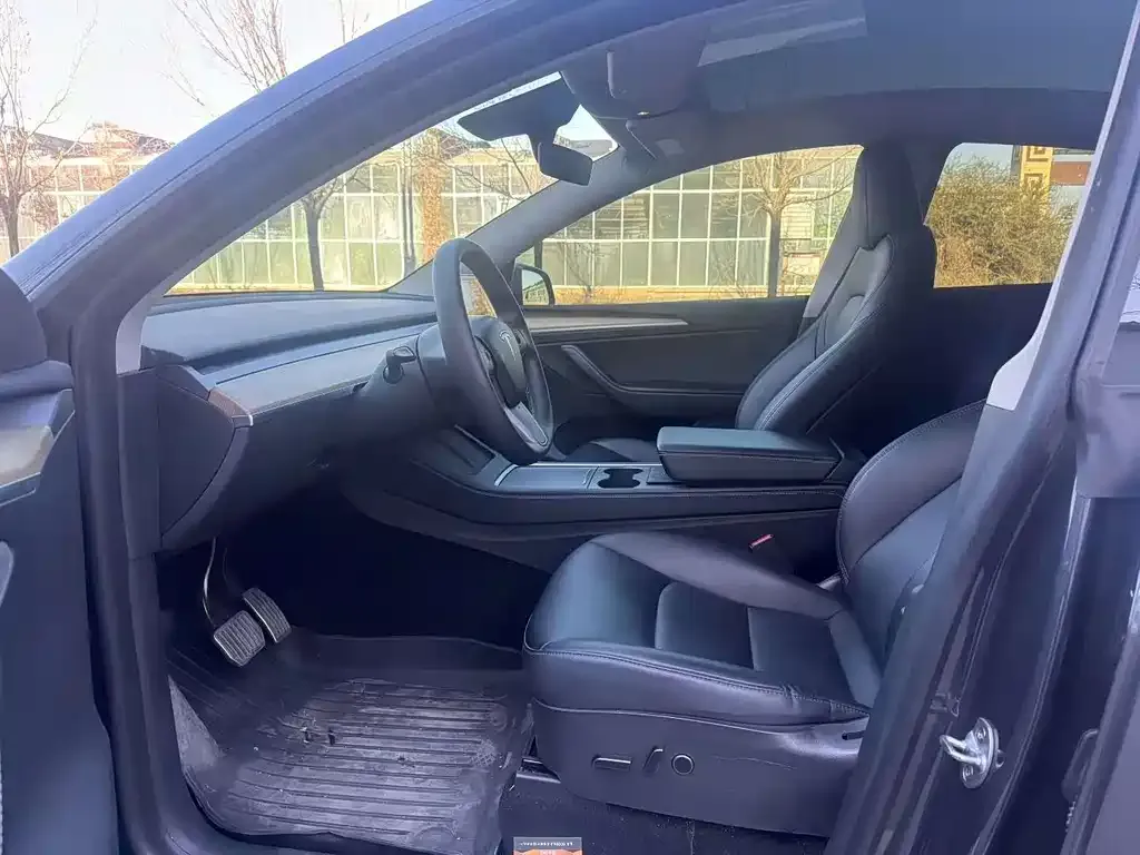 Tesla Model Y — фото 4