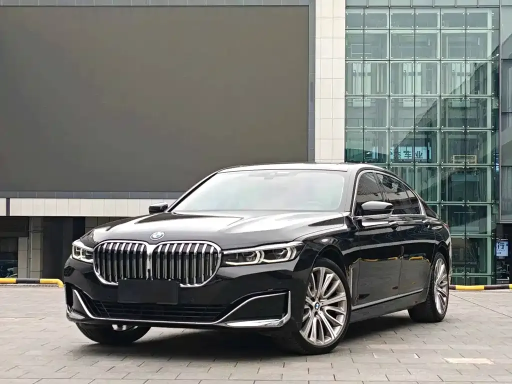 BMW 7 Series — фото 1