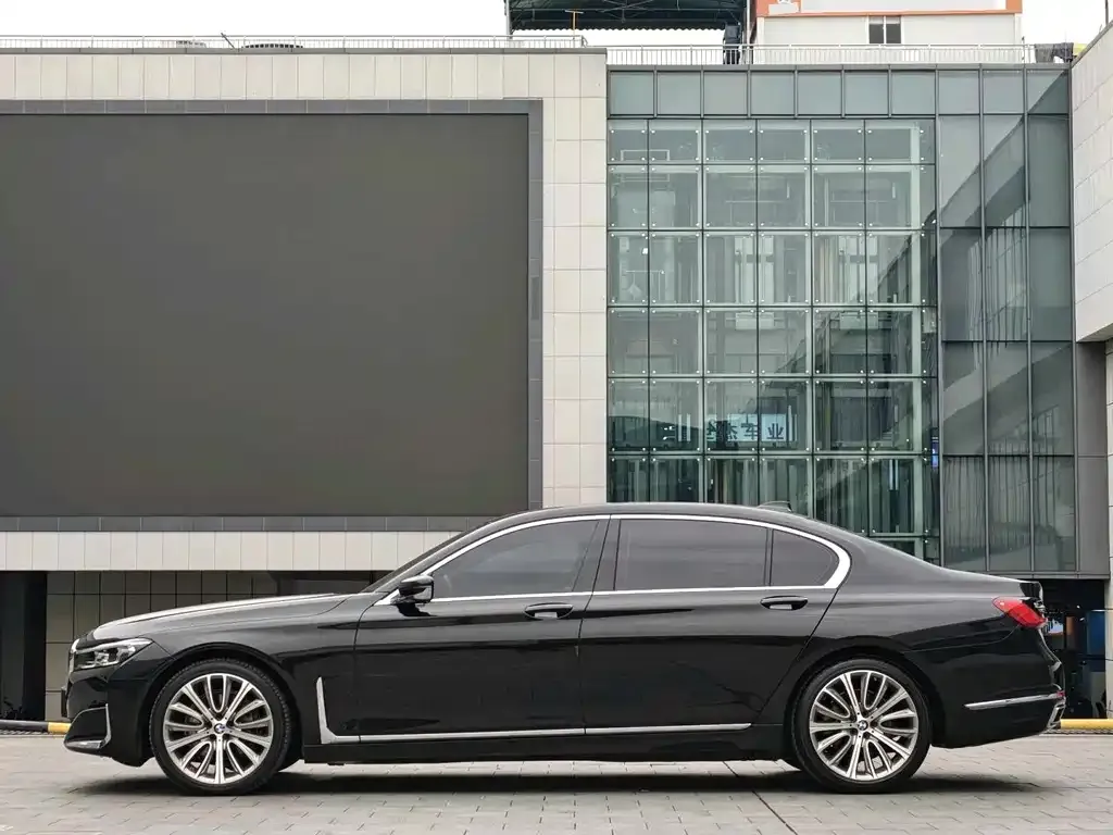 BMW 7 Series — фото 9