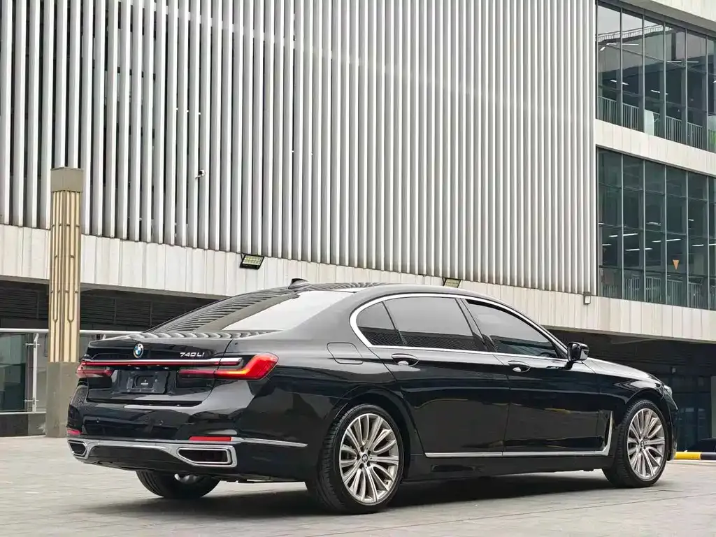 BMW 7 Series — фото 2