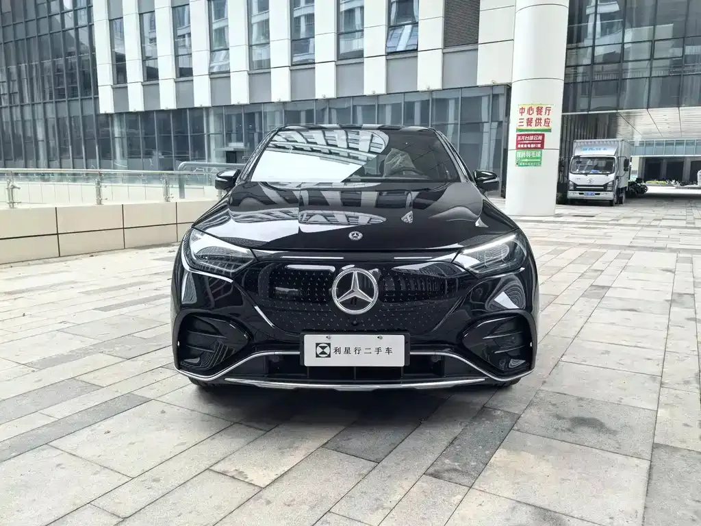 Mercedes-Benz EQE SUV — фото 3