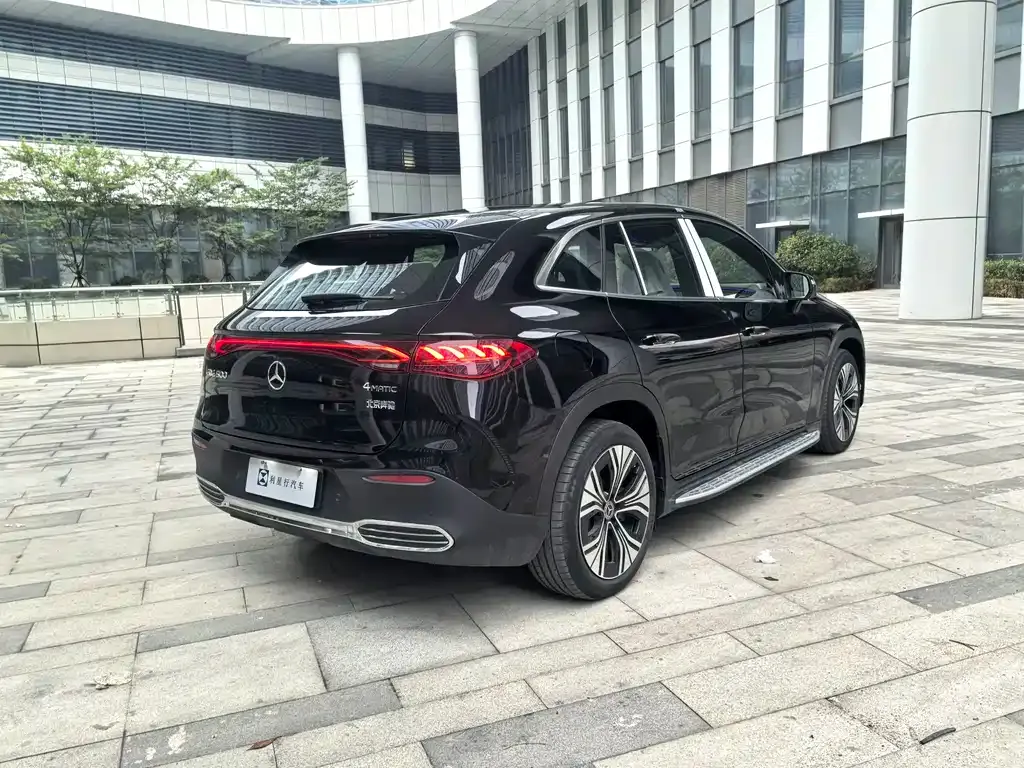 Mercedes-Benz EQE SUV — фото 9