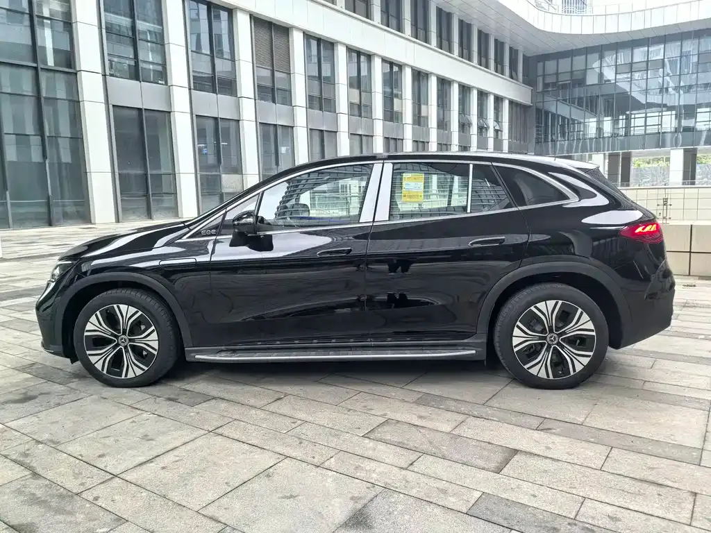 Mercedes-Benz EQE SUV — фото 6