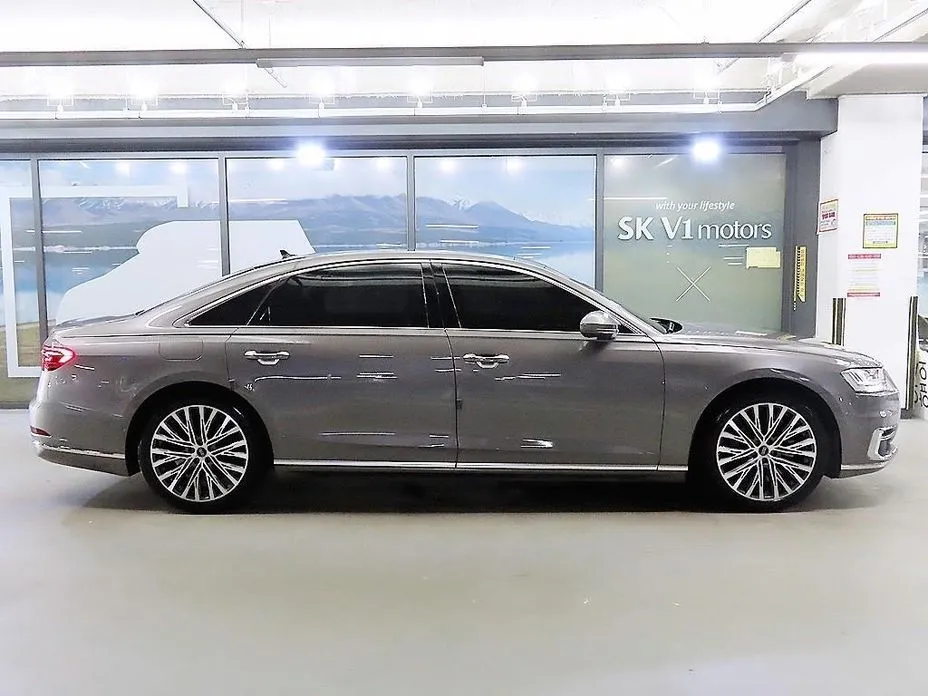 Audi A8 — фото 6