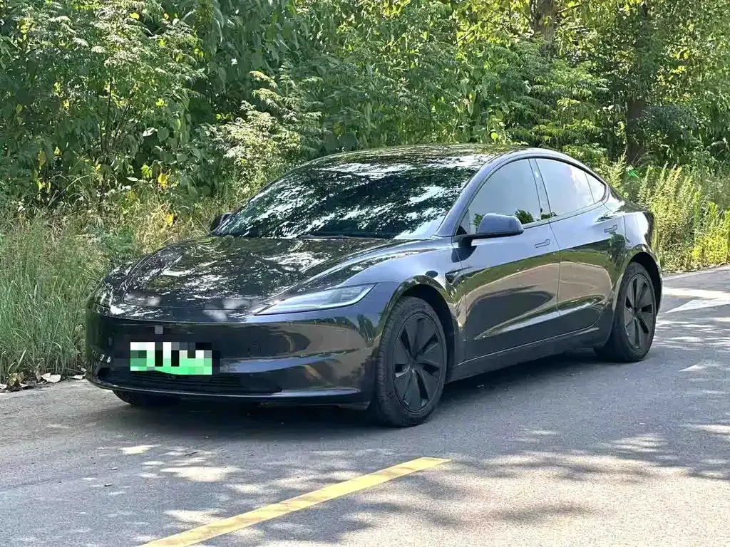 Tesla Model 3 — фото 1