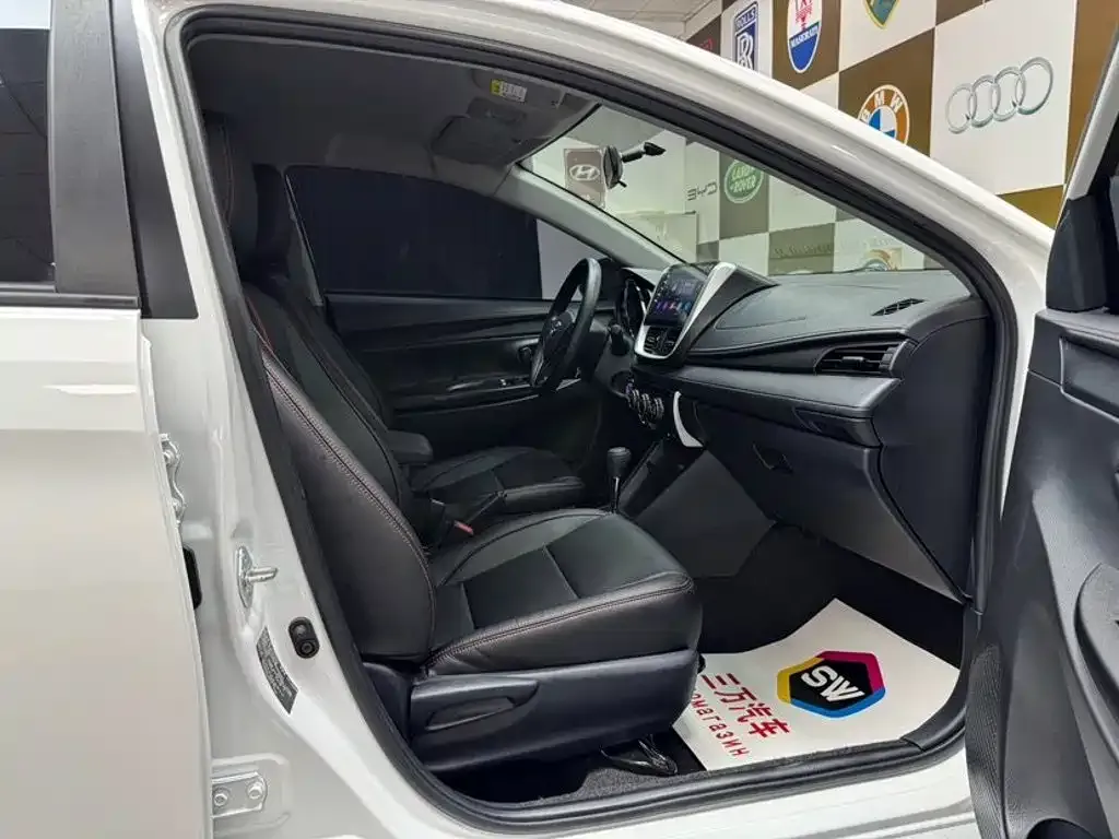 Toyota Yaris L — фото 7