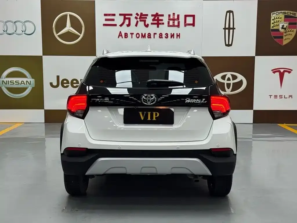 Toyota Yaris L — фото 2