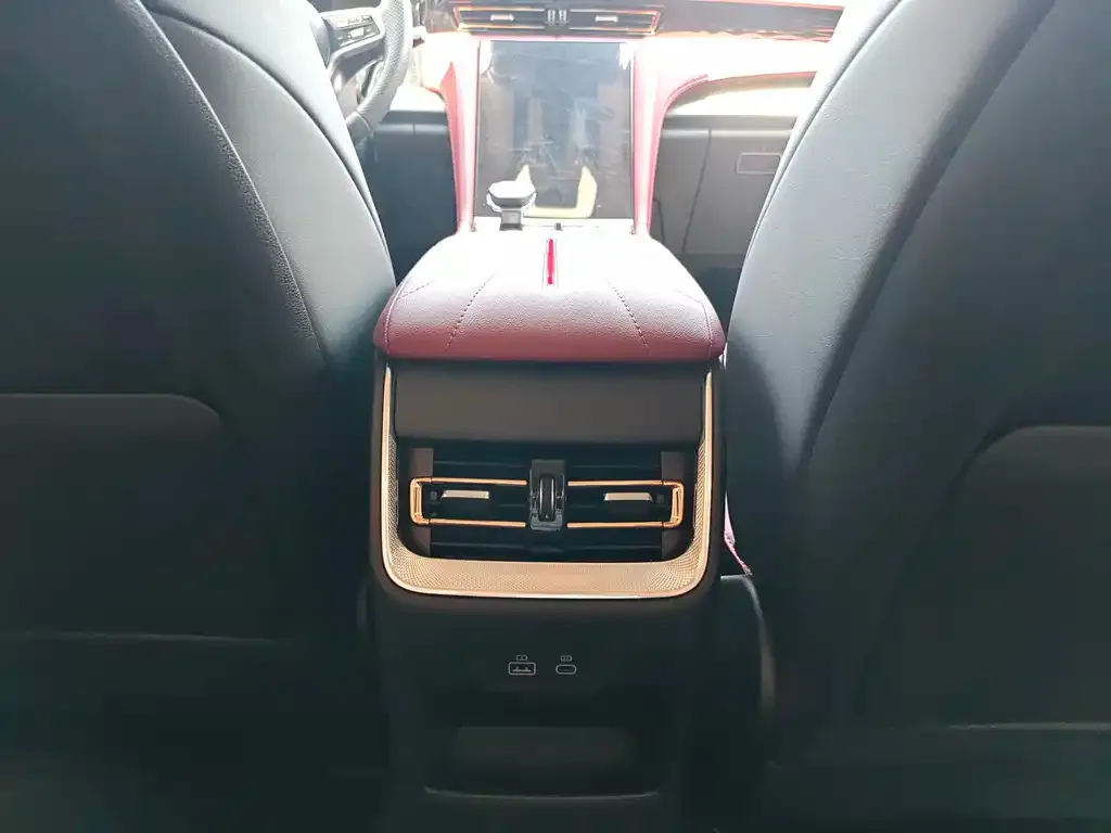 Hongqi H5 — фото 9