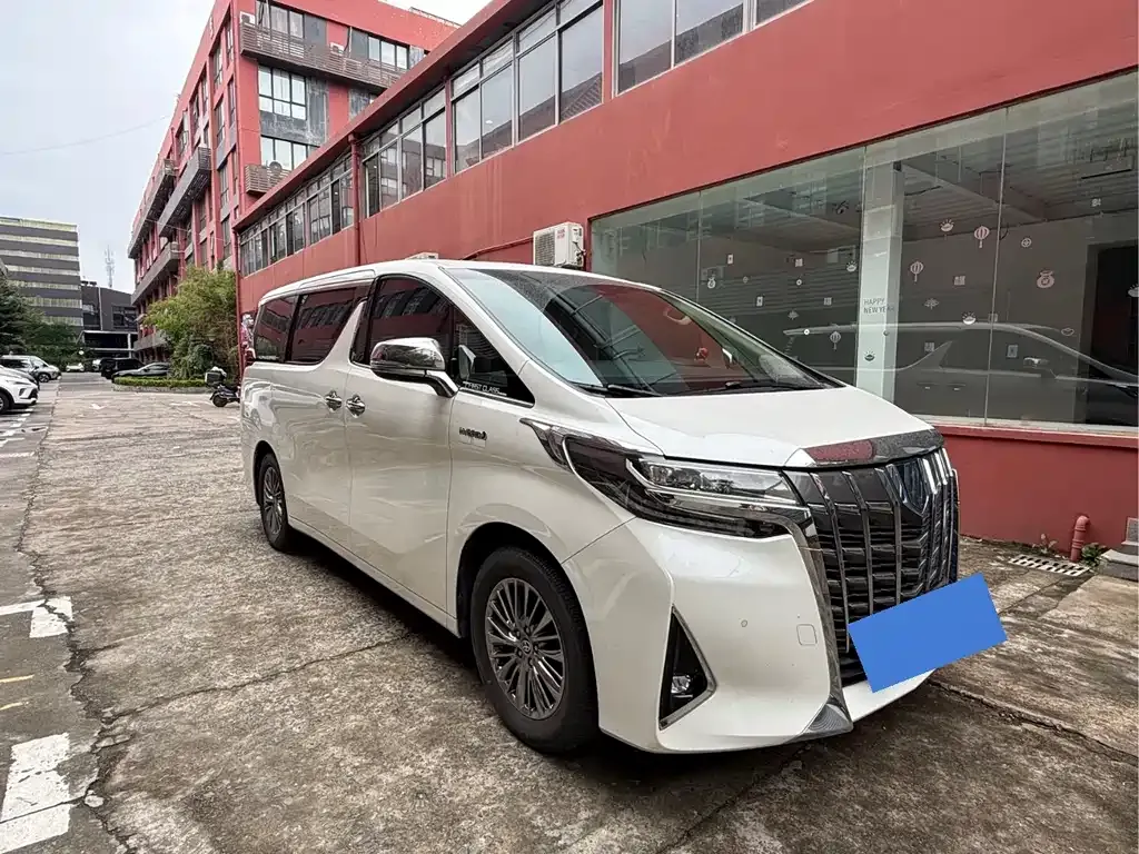 Toyota Alphard — фото 3