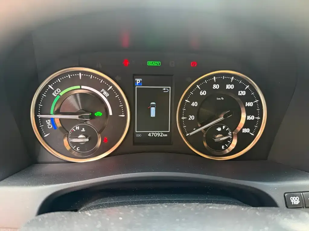 Toyota Alphard — фото 2