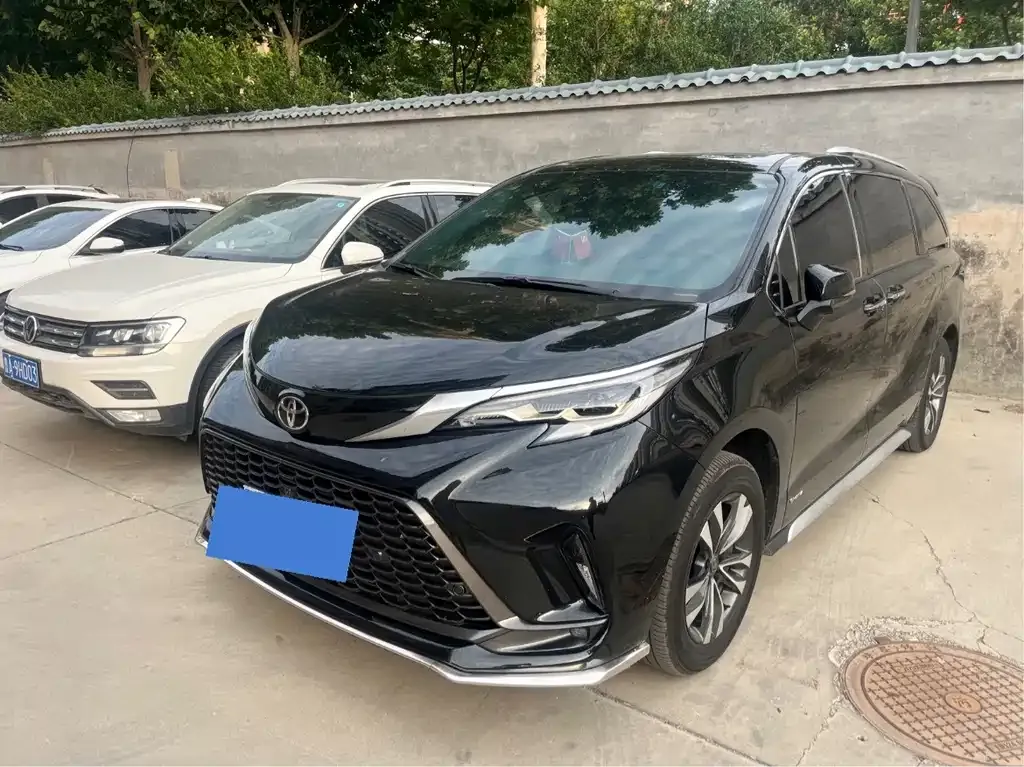 Toyota Granvia — фото 1