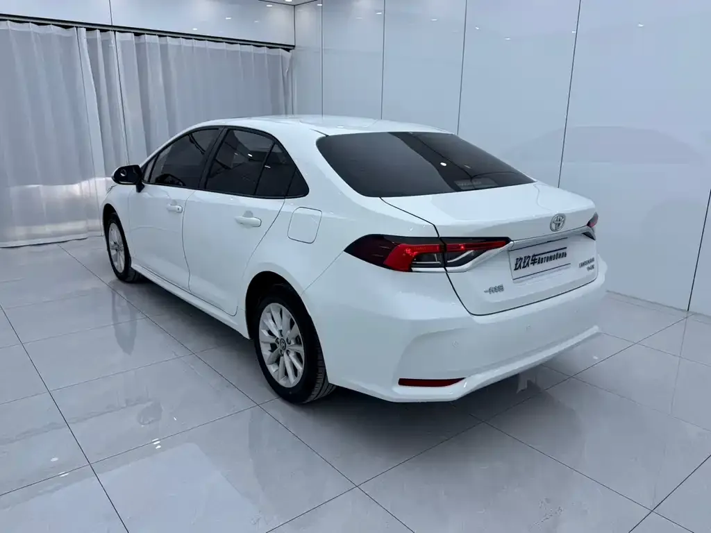 Toyota Corolla — фото 10