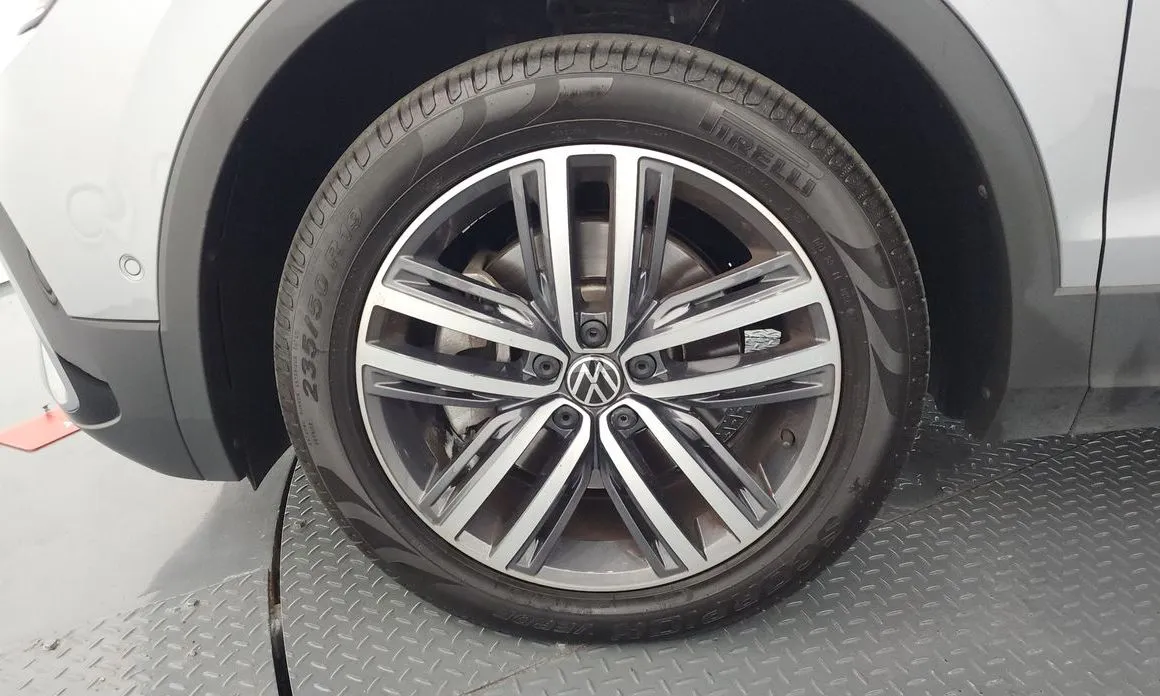 Volkswagen Tiguan — фото 8