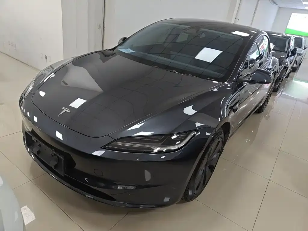 Tesla Model 3 — фото 1