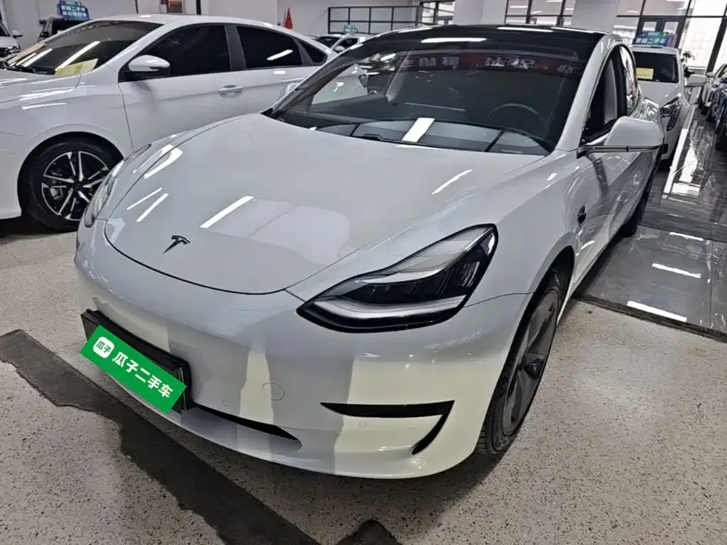 Tesla Model 3 — фото 1