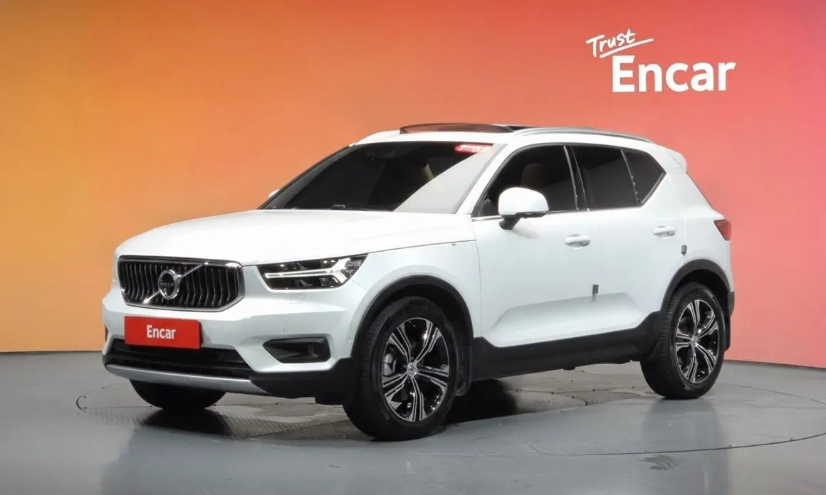 Volvo XC40 — фото 1