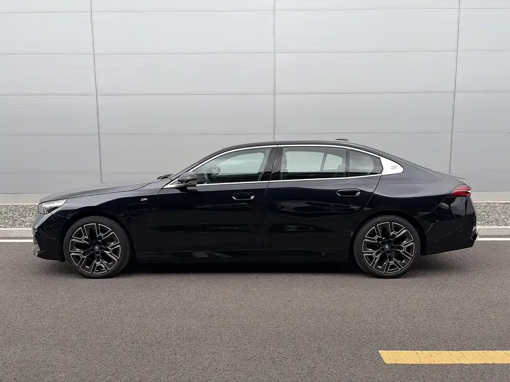 BMW i5 — фото 2