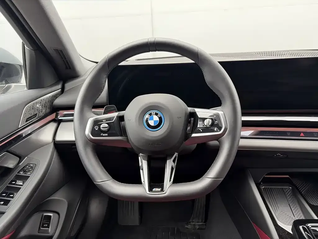 BMW i5 — фото 3