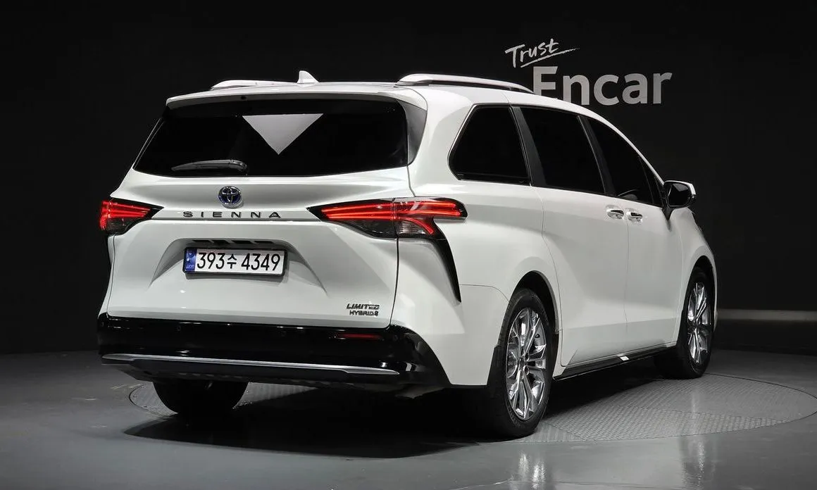 Toyota Sienna — фото 4