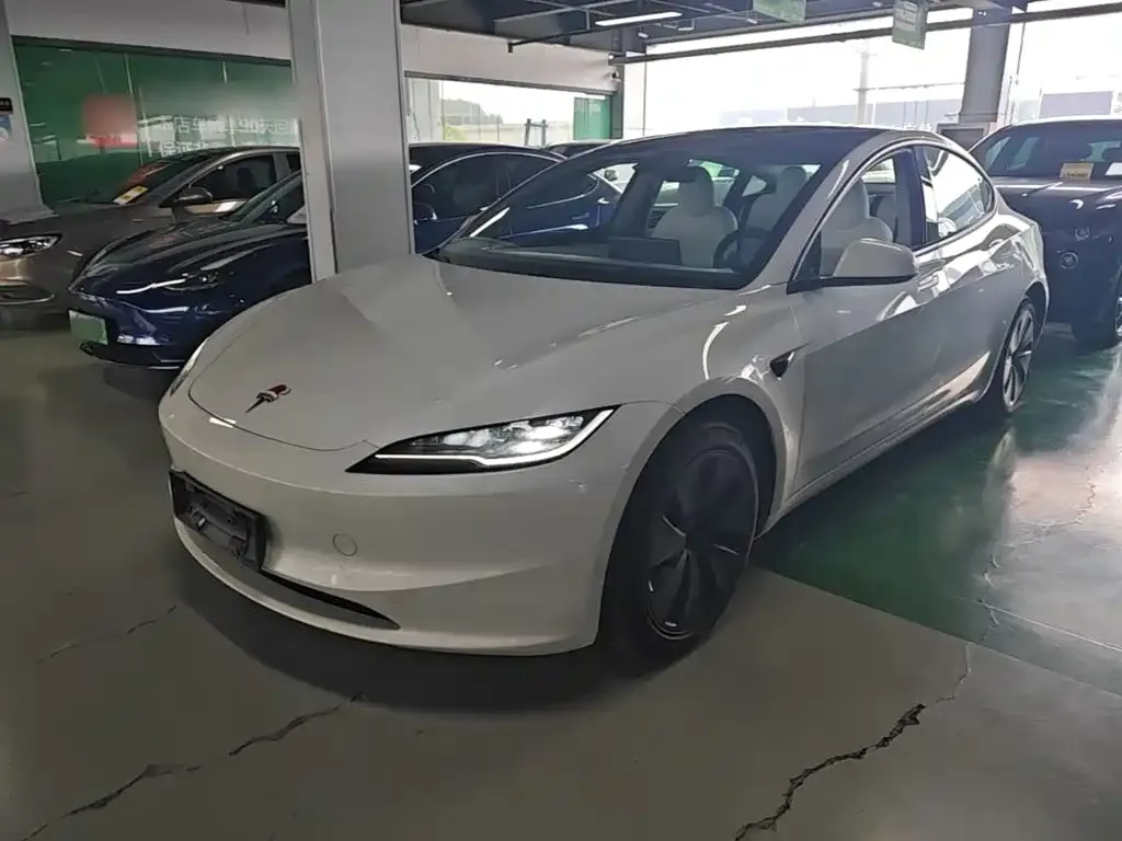 Tesla Model 3 — фото 1