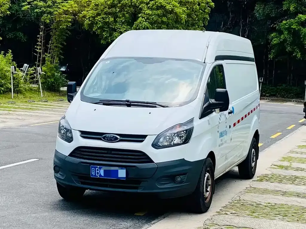 Ford Transit — фото 1