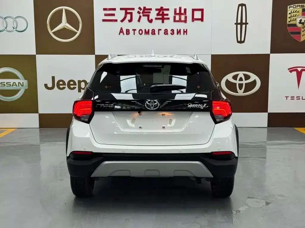 Toyota Yaris L — фото 2
