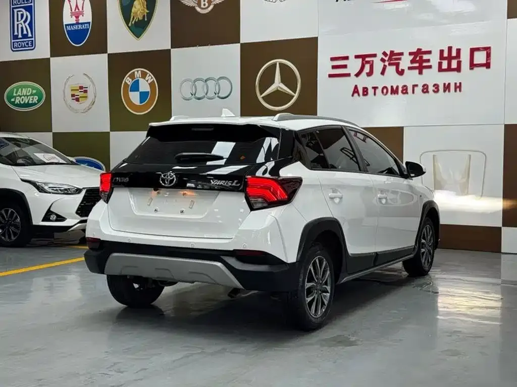 Toyota Yaris L — фото 4