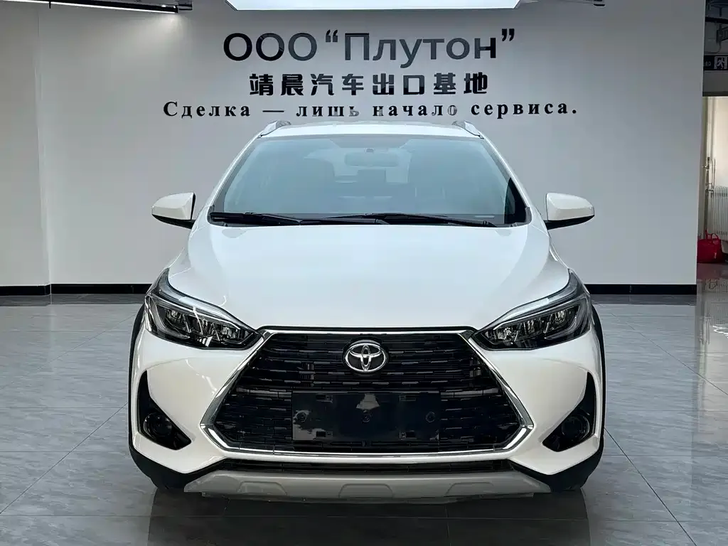 Toyota Yaris L — фото 1