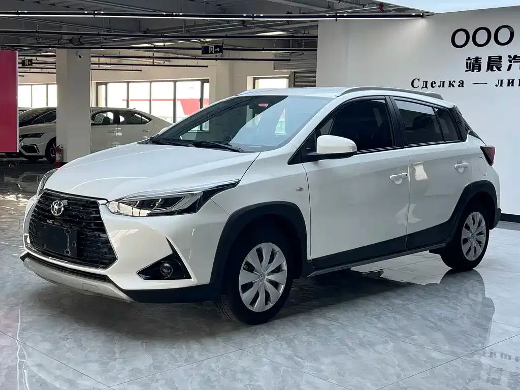 Toyota Yaris L — фото 4