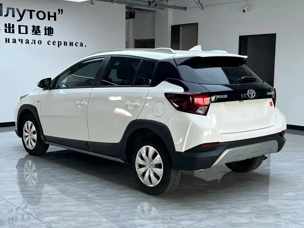 Toyota Yaris L — фото 6
