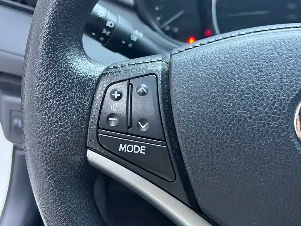 Toyota Yaris L — фото 10