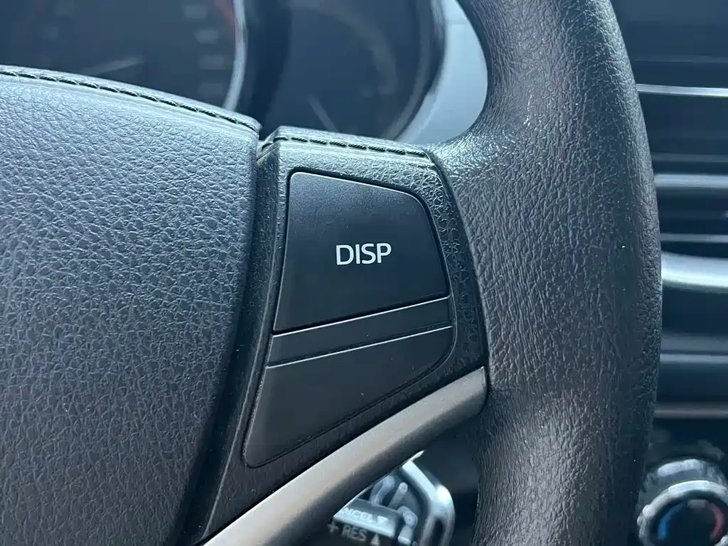 Toyota Yaris L — фото 7