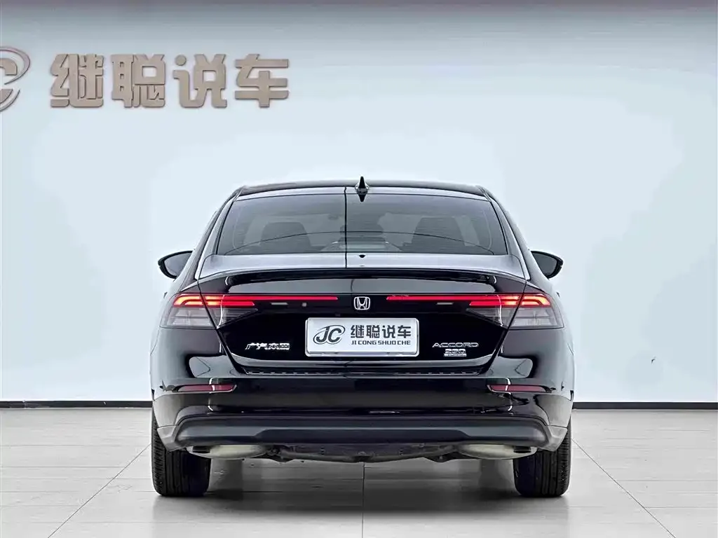 Honda Accord — фото 10