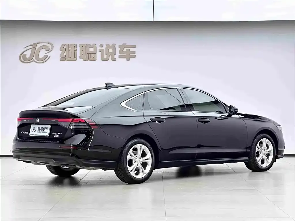 Honda Accord — фото 8