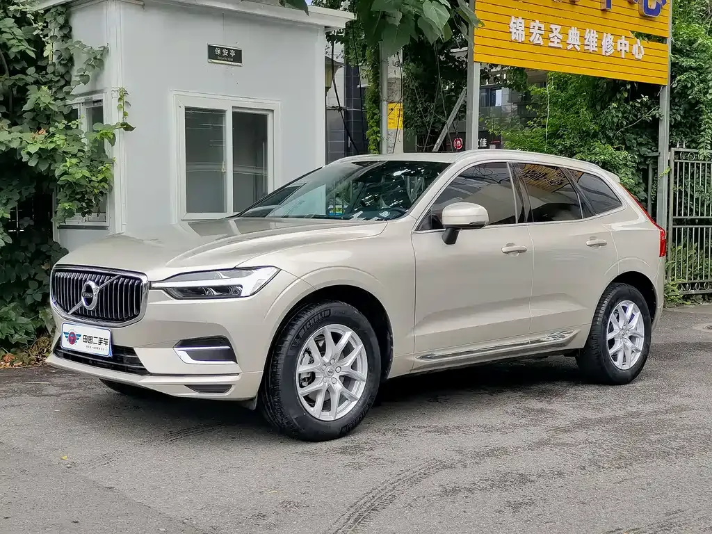 Volvo XC60 — фото 1
