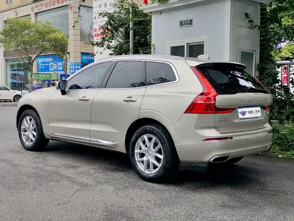 Volvo XC60 — фото 10