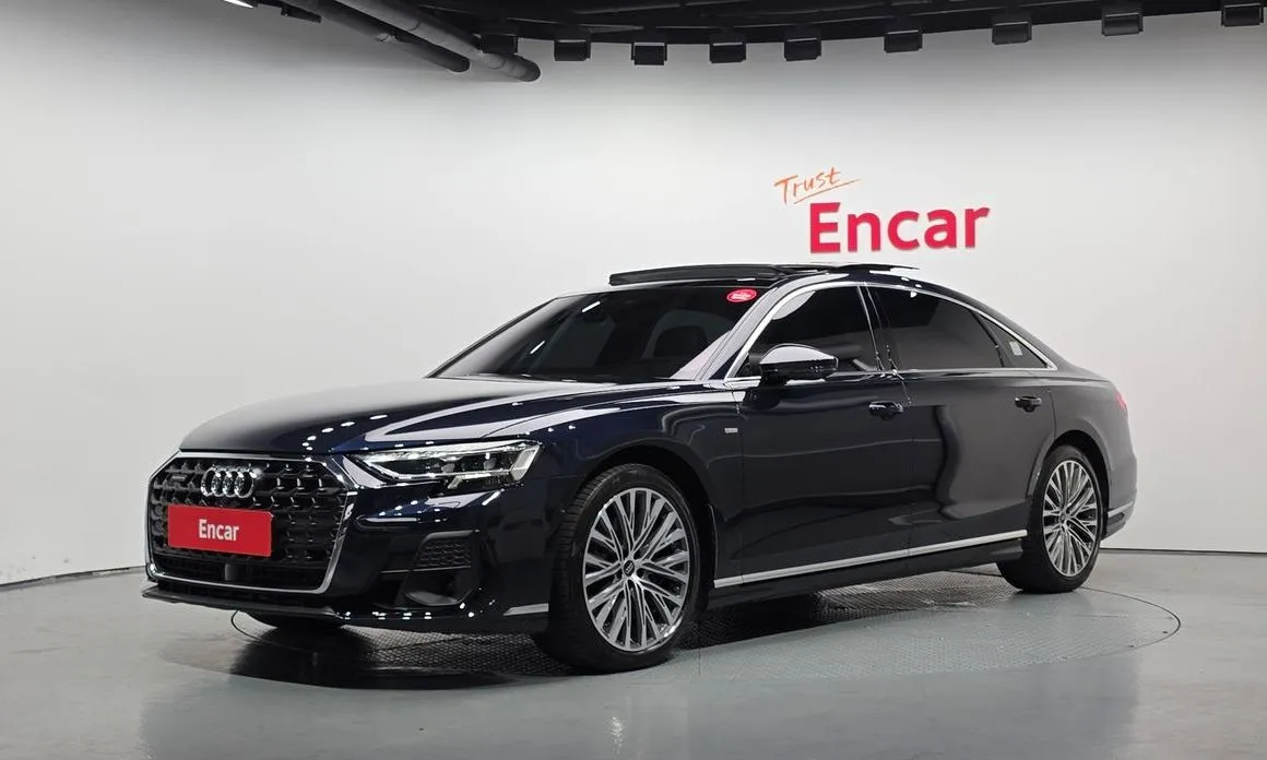 Audi A8 — фото 1
