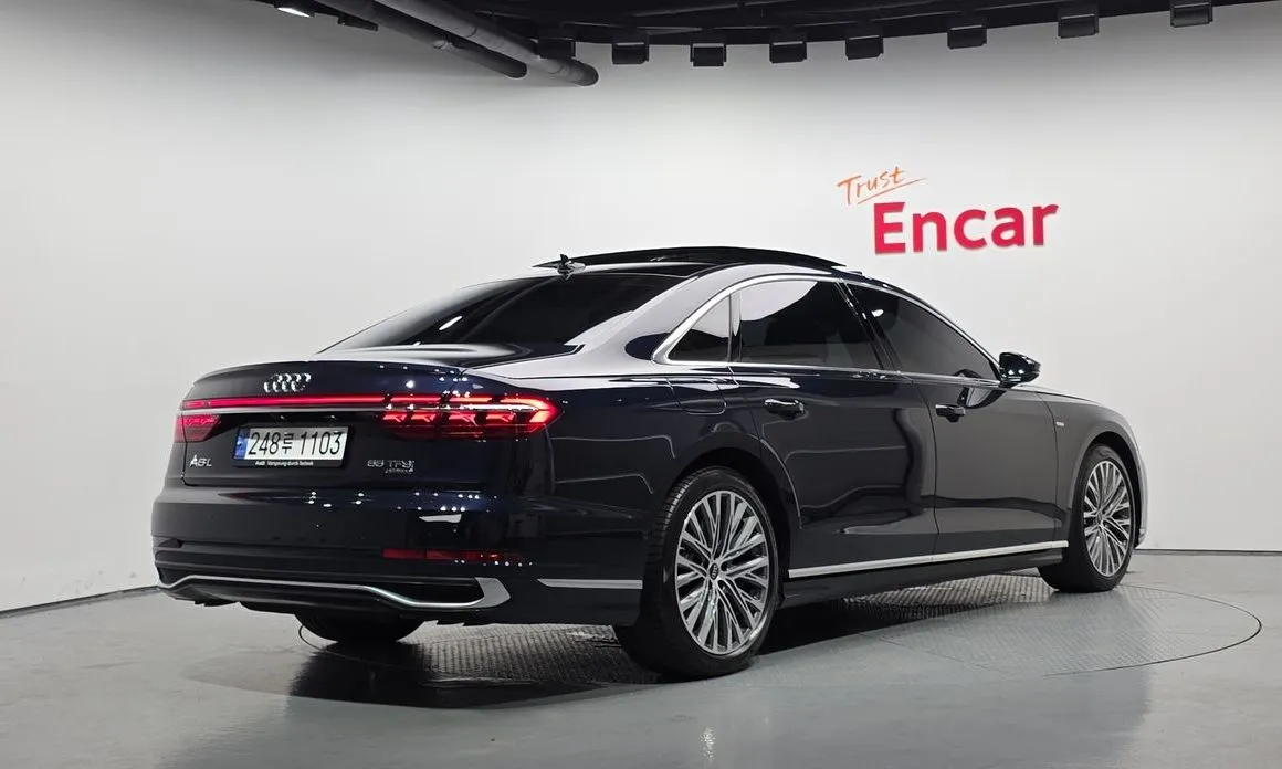 Audi A8 — фото 2