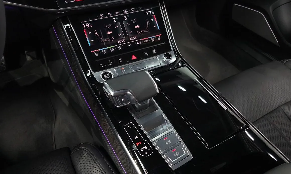 Audi A8 — фото 8