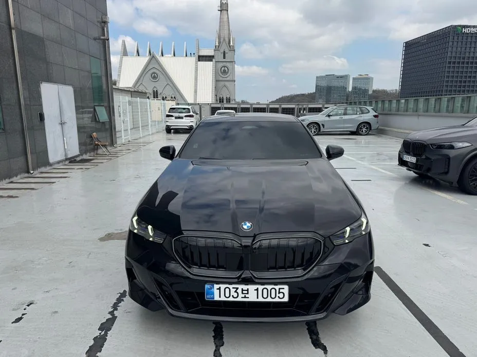 BMW 5-Series — фото 1