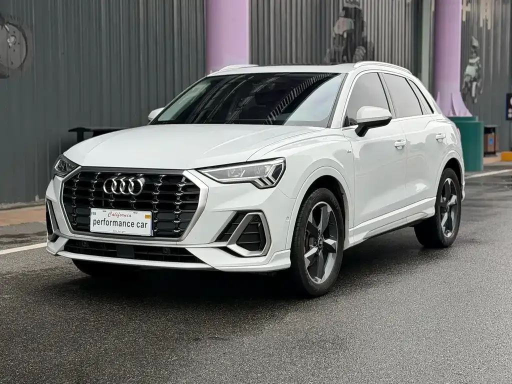 Audi Q3 — фото 1