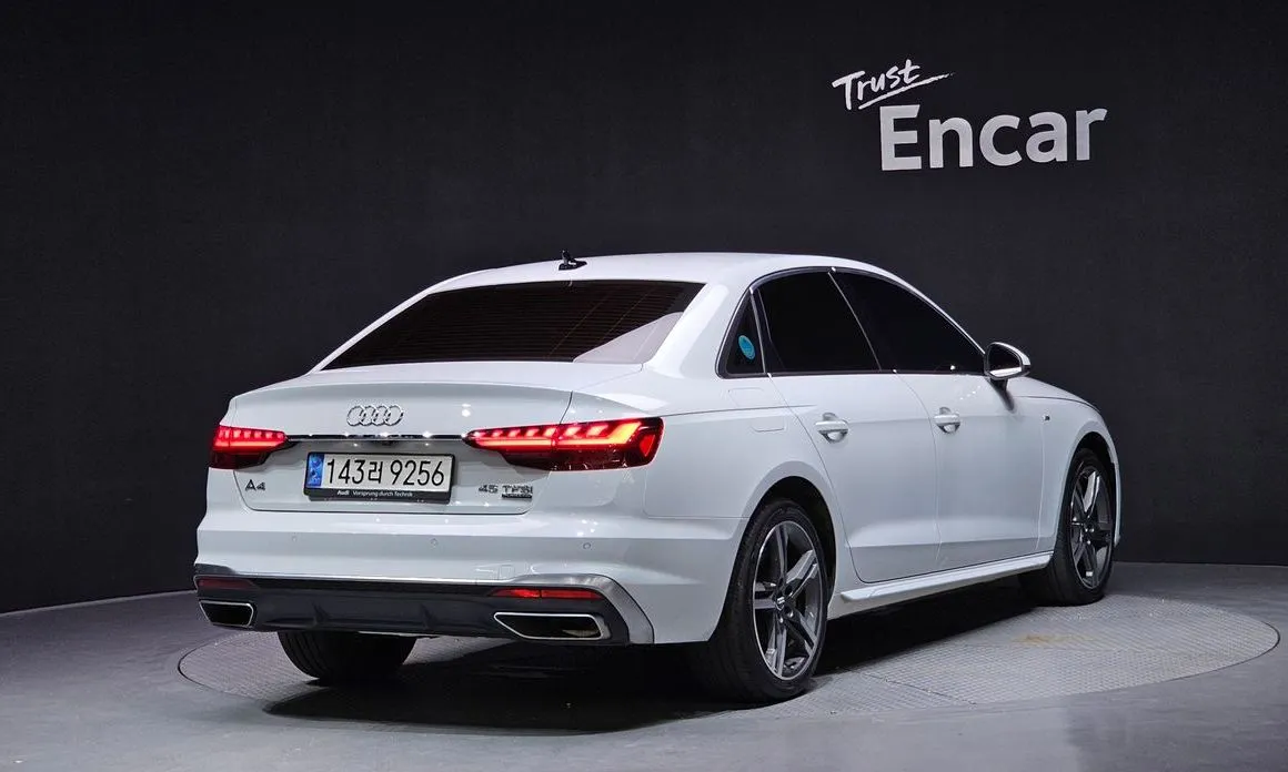 Audi A4 — фото 5