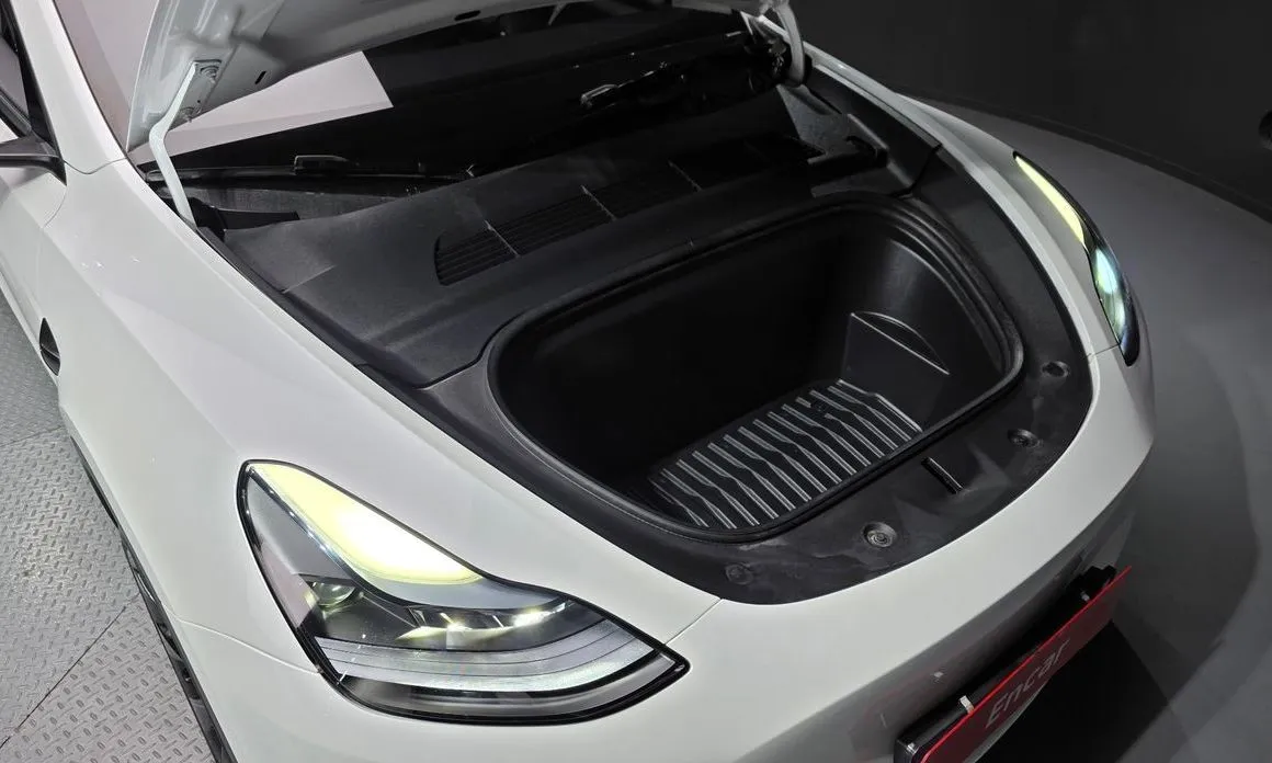 Tesla Model Y — фото 8