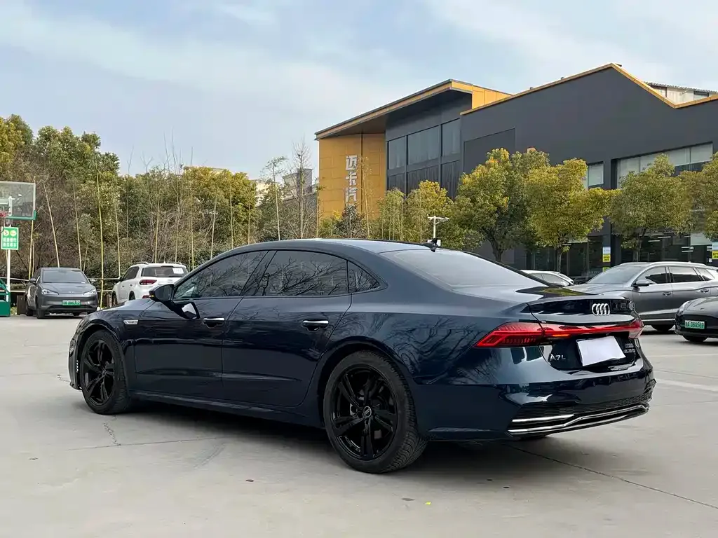 Audi A7L — фото 6