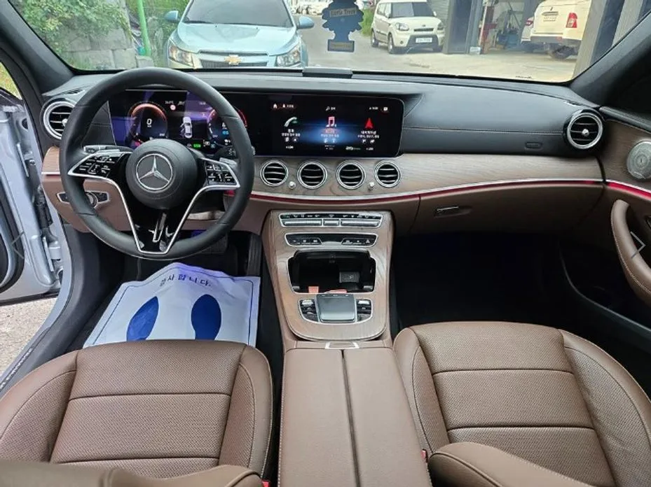 Mercedes-Benz E-Class — фото 8